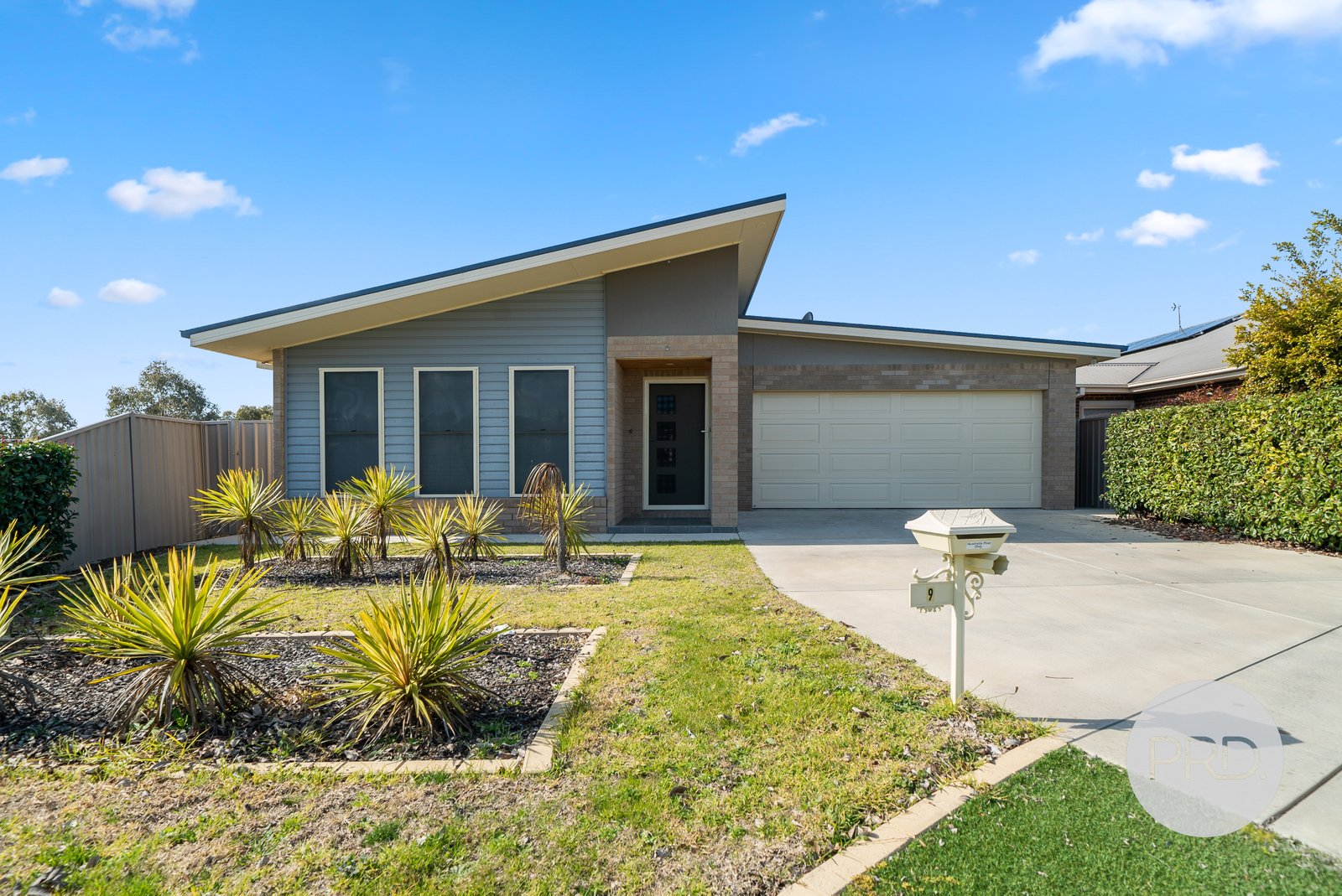 9 Goldstein Crescent LLOYD 1