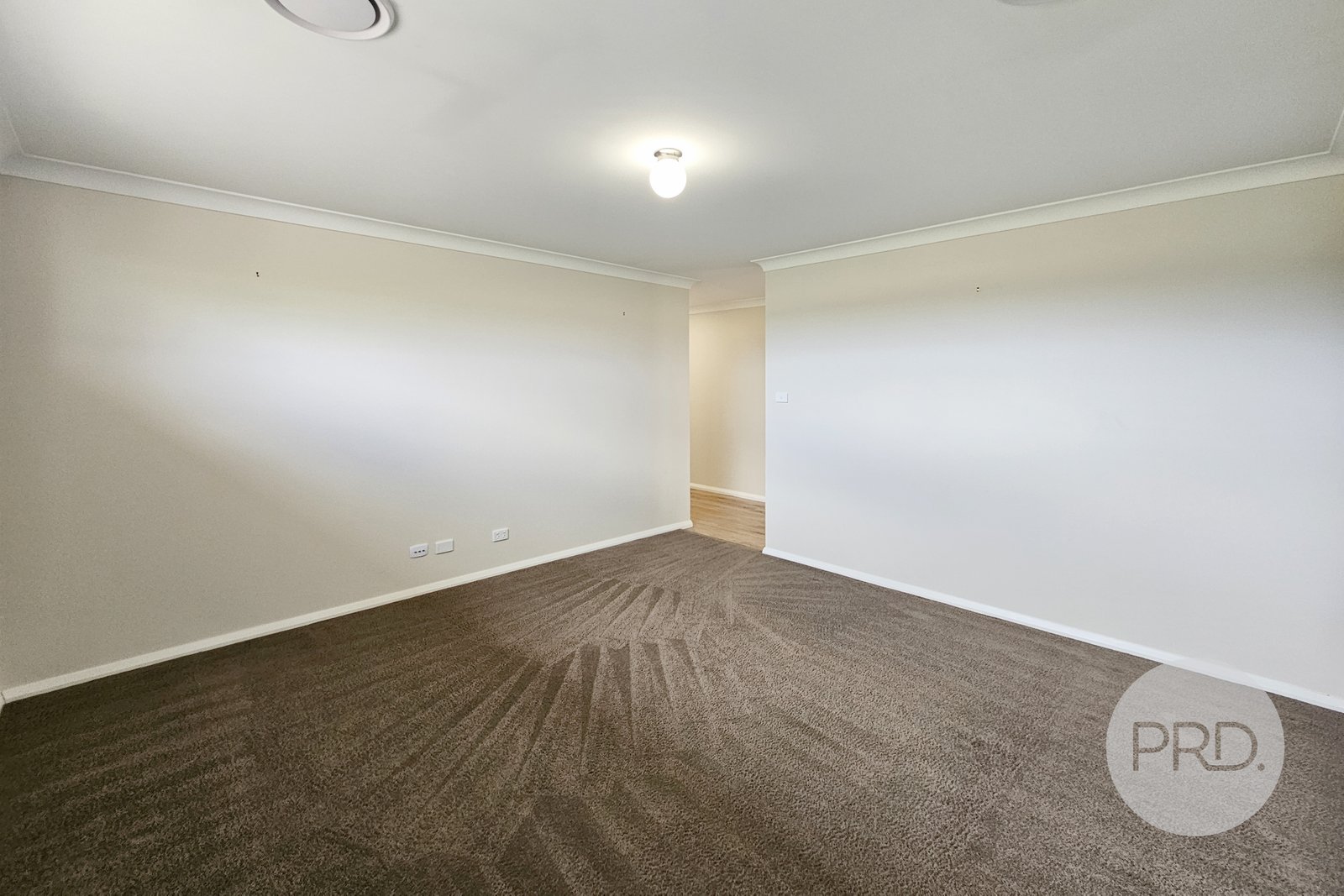 9 Goldstein Crescent LLOYD 6