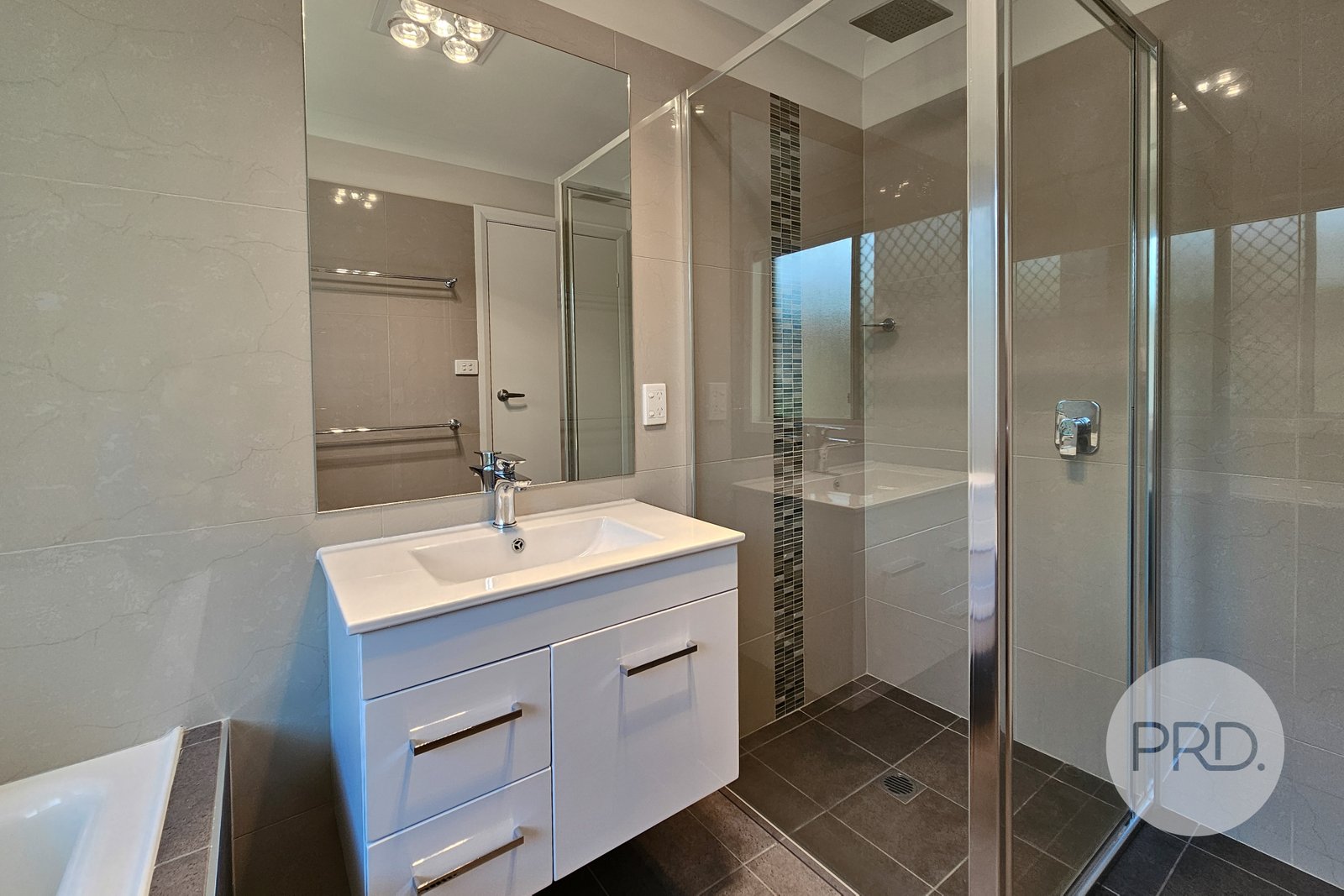 9 Goldstein Crescent LLOYD 7