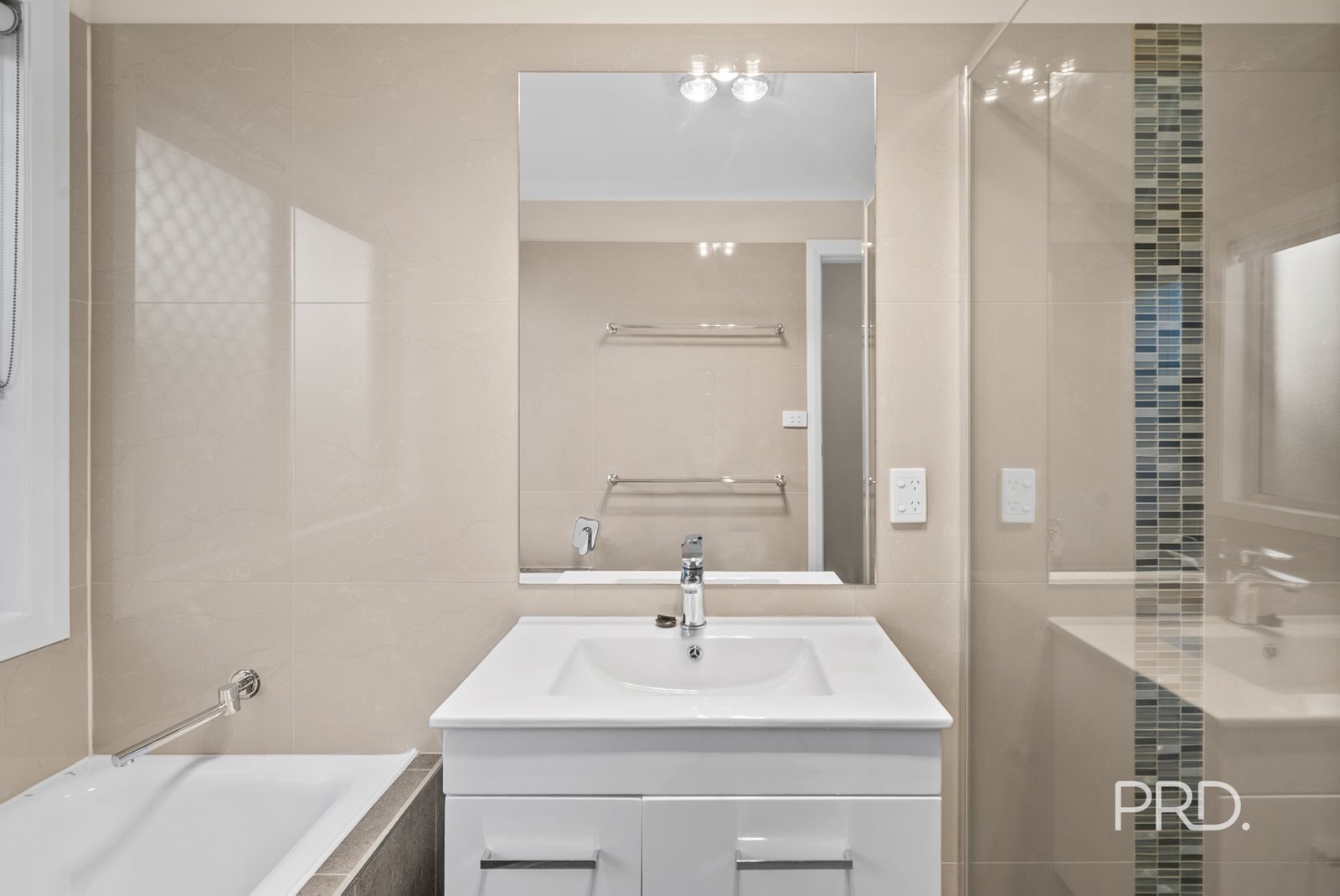 9 Goldstein Crescent LLOYD 13