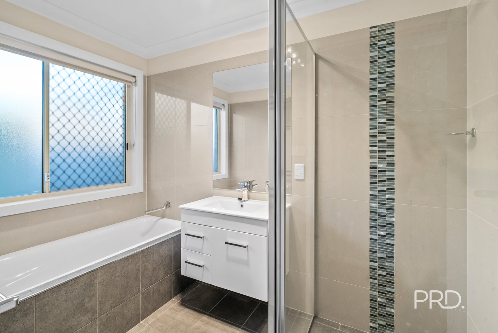 9 Goldstein Crescent LLOYD 14