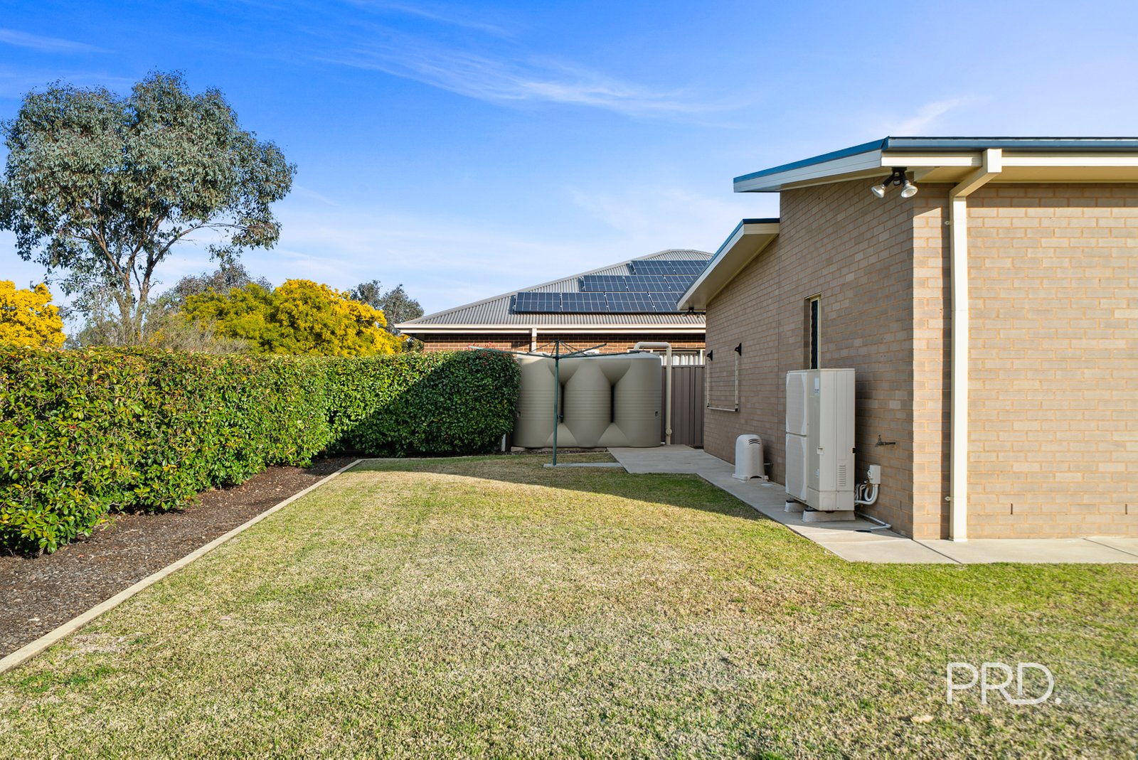 9 Goldstein Crescent LLOYD 17