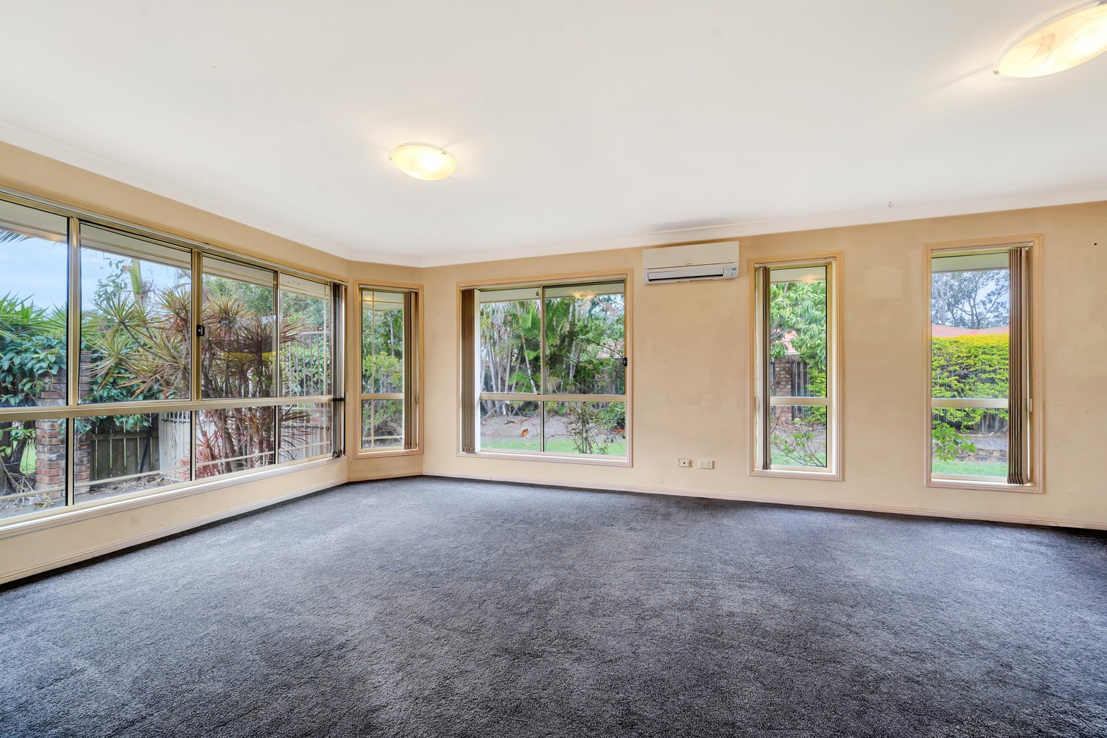 9 Golf Court REDLAND BAY 2