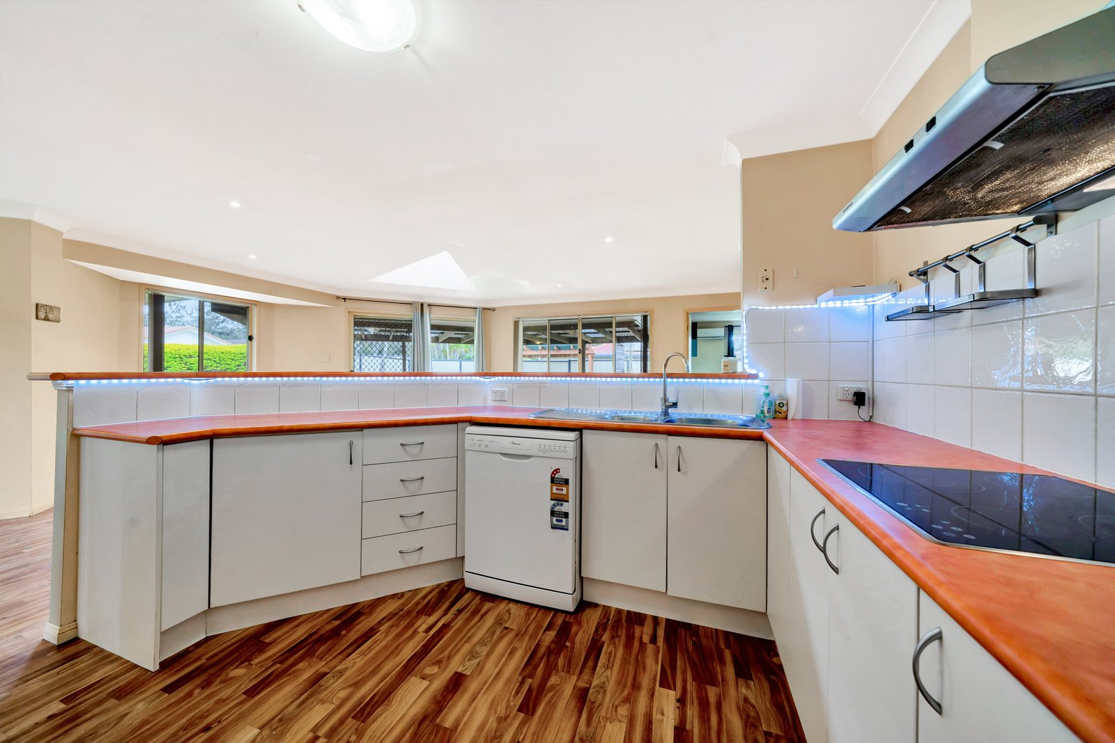 9 Golf Court REDLAND BAY 3