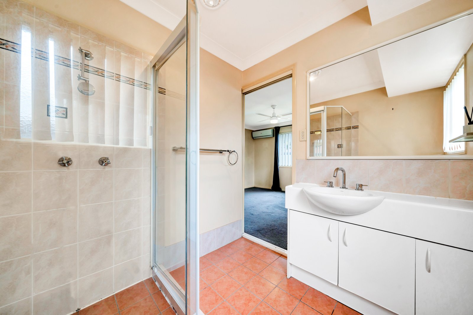 9 Golf Court REDLAND BAY 6