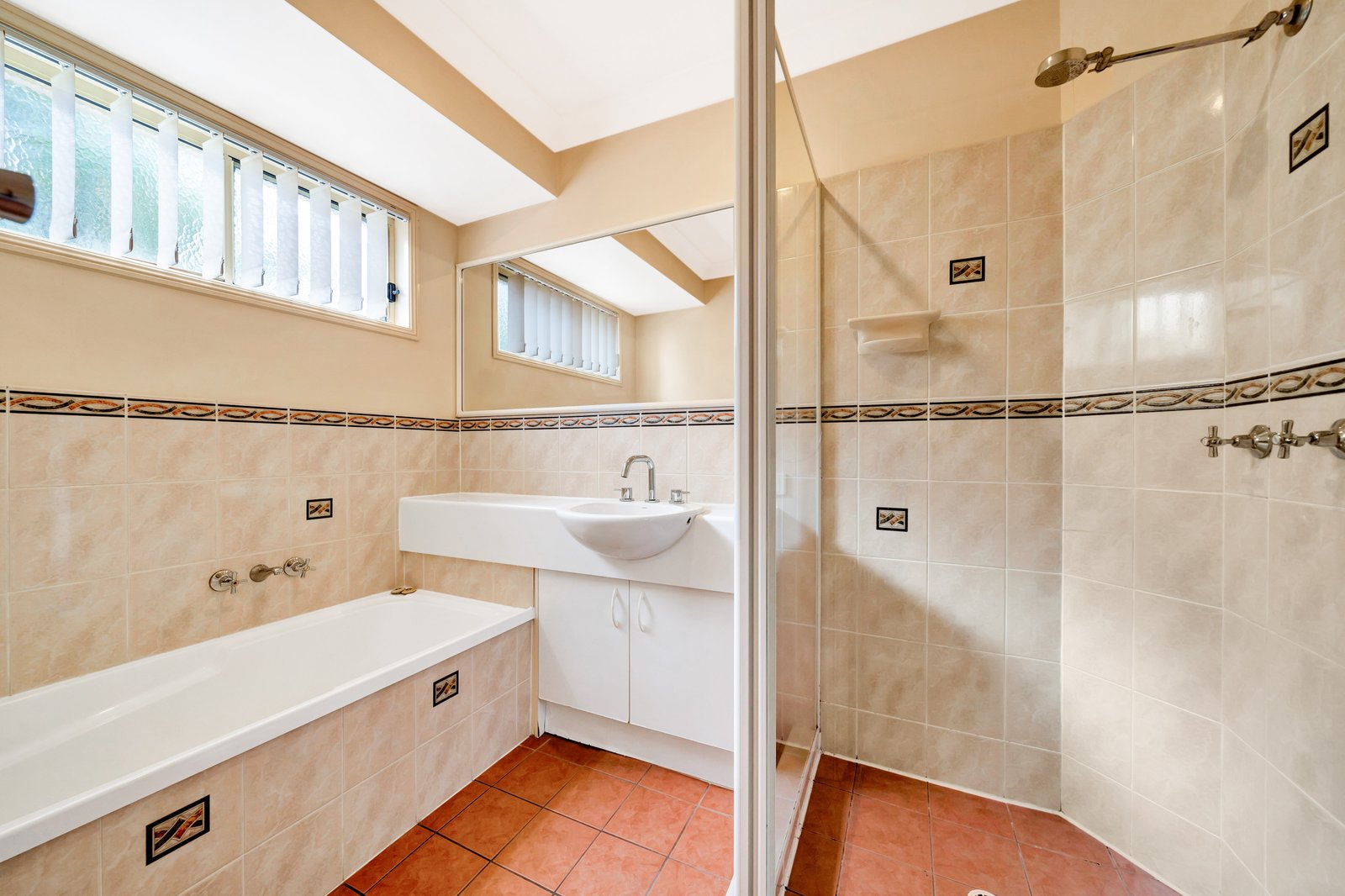 9 Golf Court REDLAND BAY 7