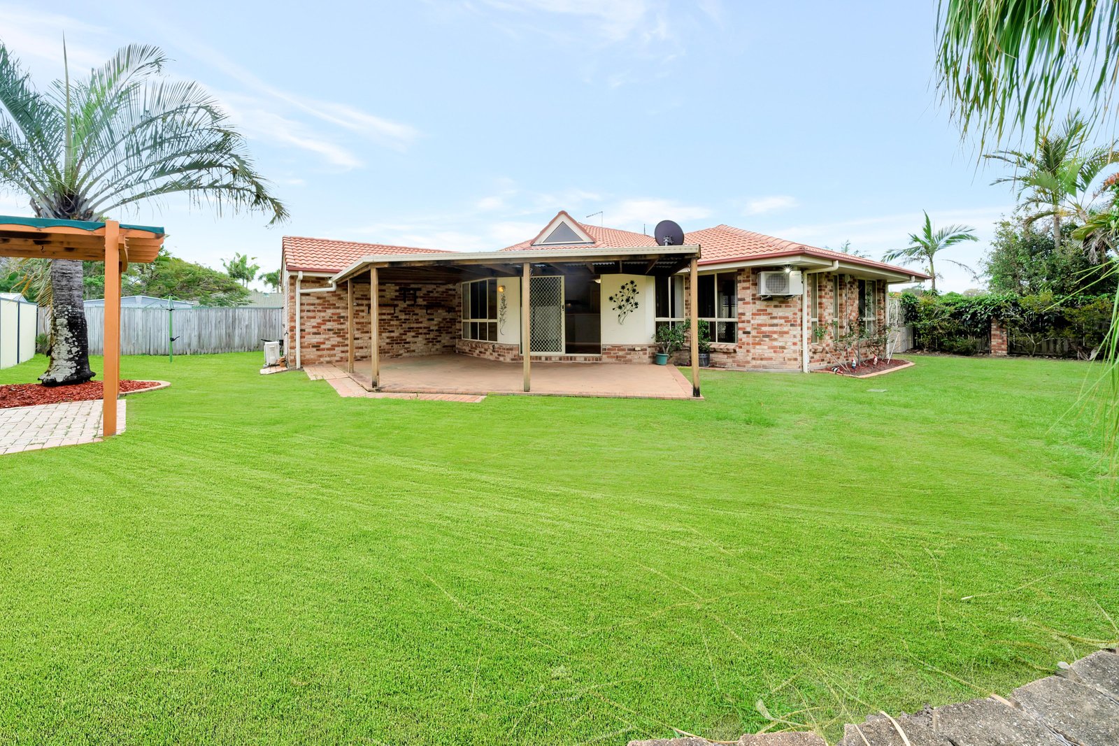 9 Golf Court REDLAND BAY 8