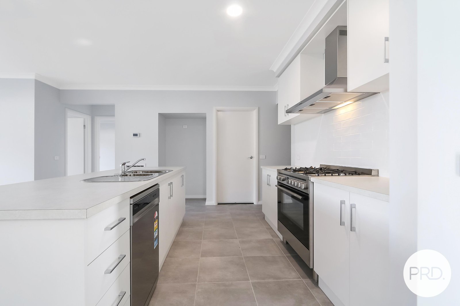 9 Grammar Drive LAVINGTON 2