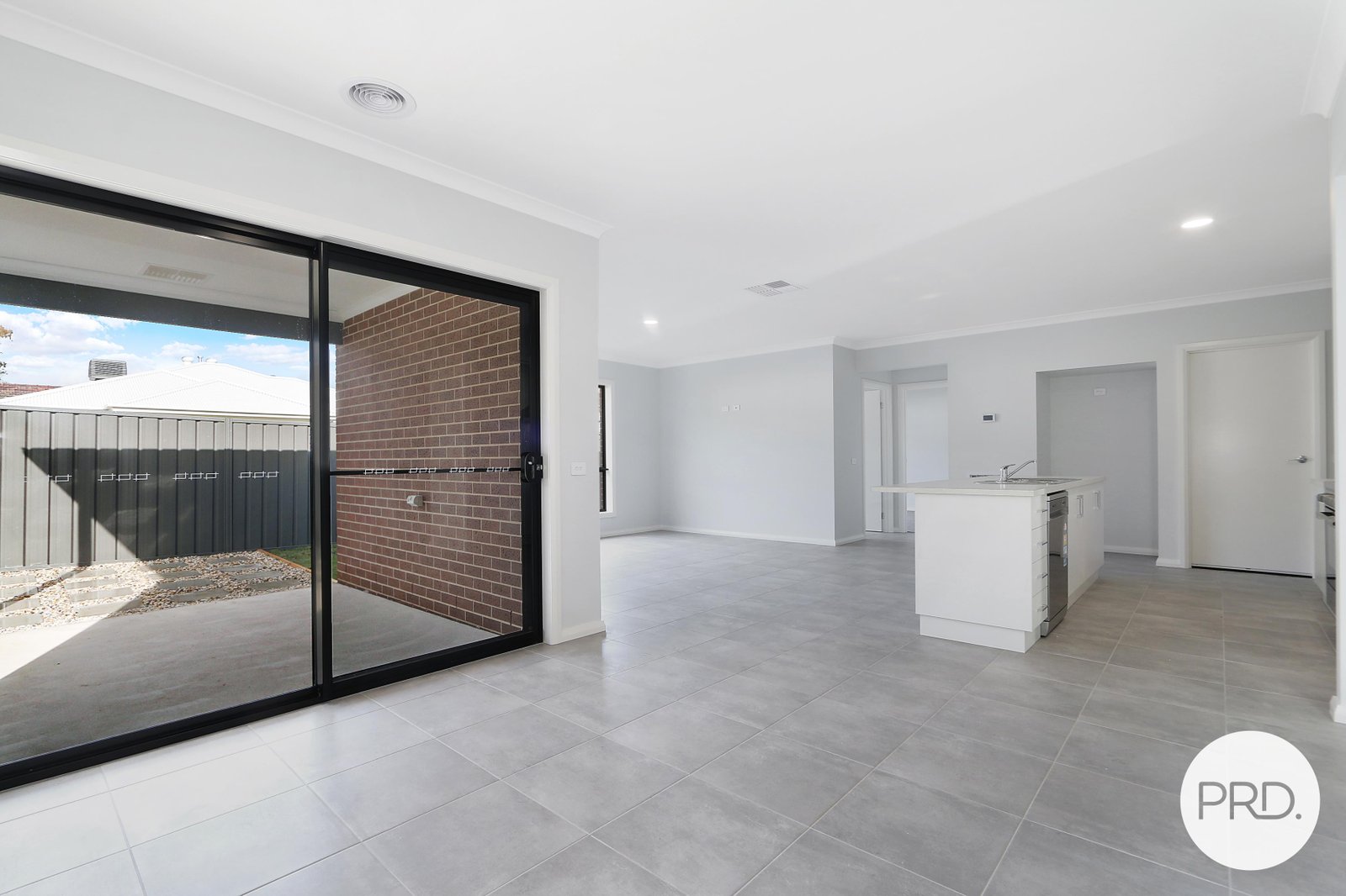 9 Grammar Drive LAVINGTON 3