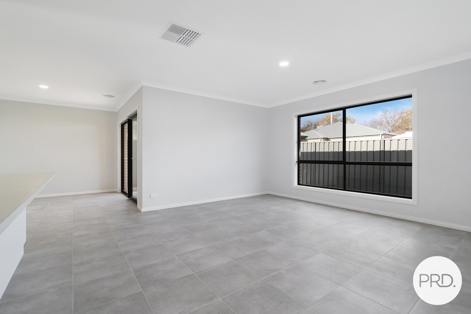 9 Grammar Drive LAVINGTON 4