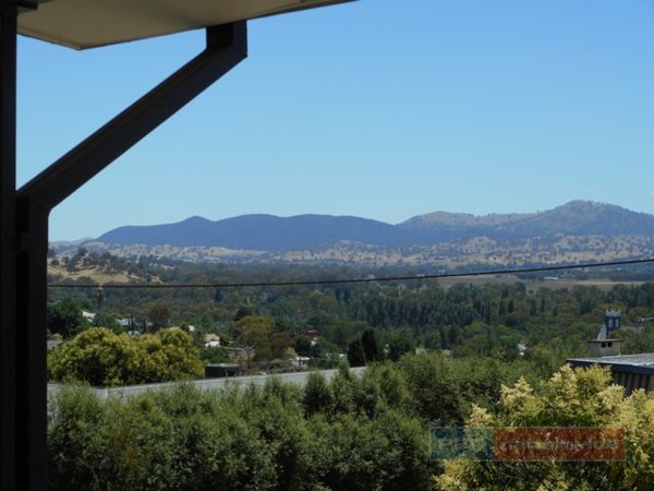 9 Highland Avenue TUMUT 4