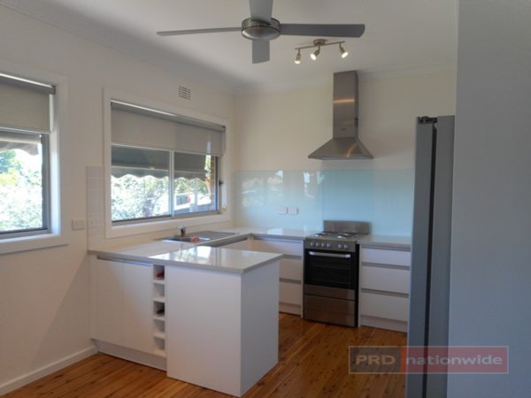 9 Highland Avenue TUMUT 6