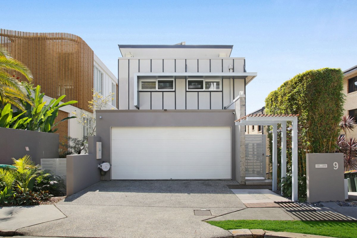 9 Hill Avenue BURLEIGH HEADS 1