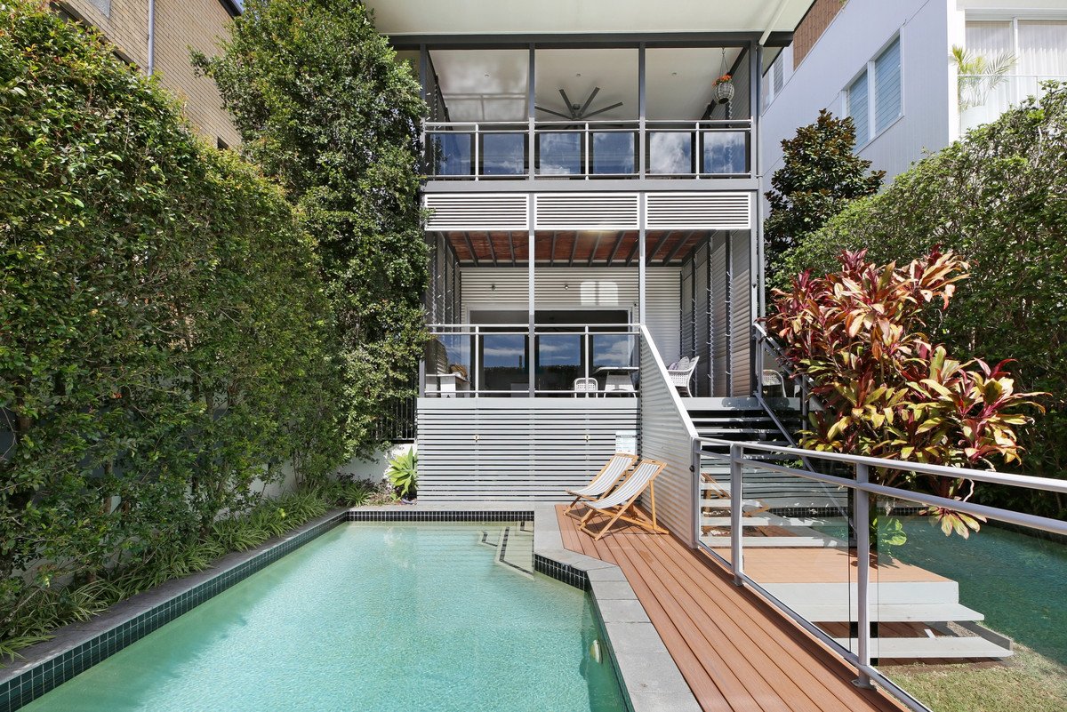 9 Hill Avenue BURLEIGH HEADS 2