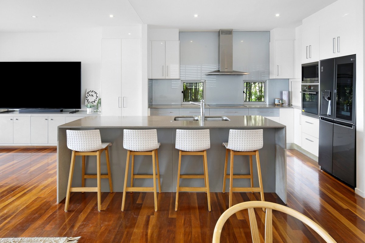 9 Hill Avenue BURLEIGH HEADS 7