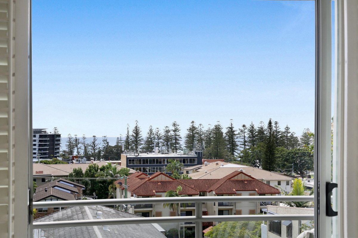 9 Hill Avenue BURLEIGH HEADS 15