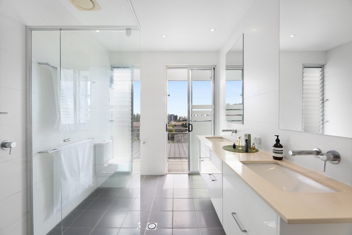 9 Hill Avenue BURLEIGH HEADS 16