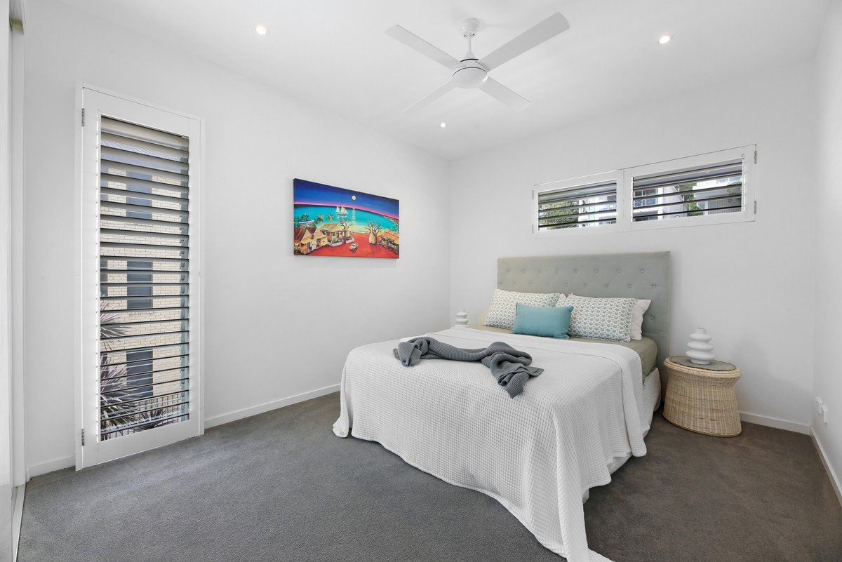 9 Hill Avenue BURLEIGH HEADS 19