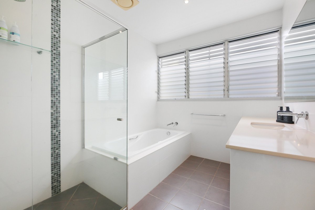 9 Hill Avenue BURLEIGH HEADS 21