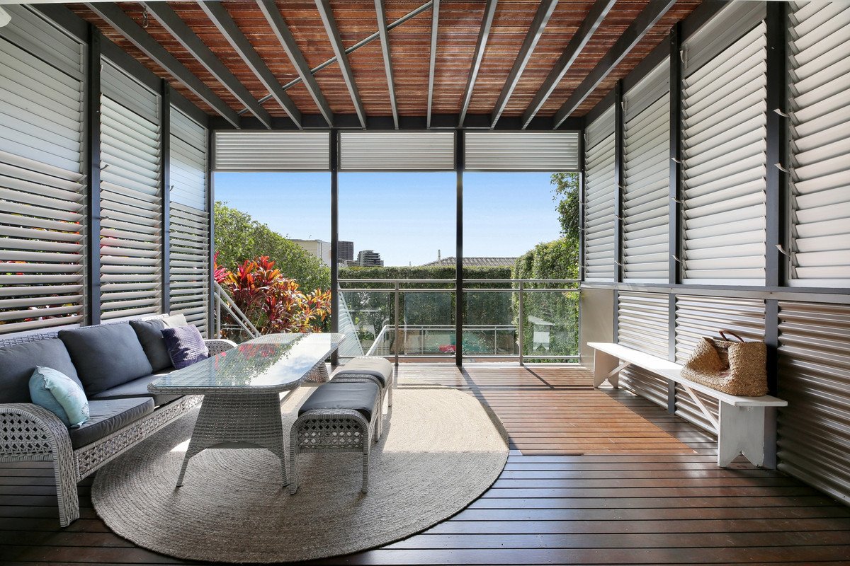 9 Hill Avenue BURLEIGH HEADS 23