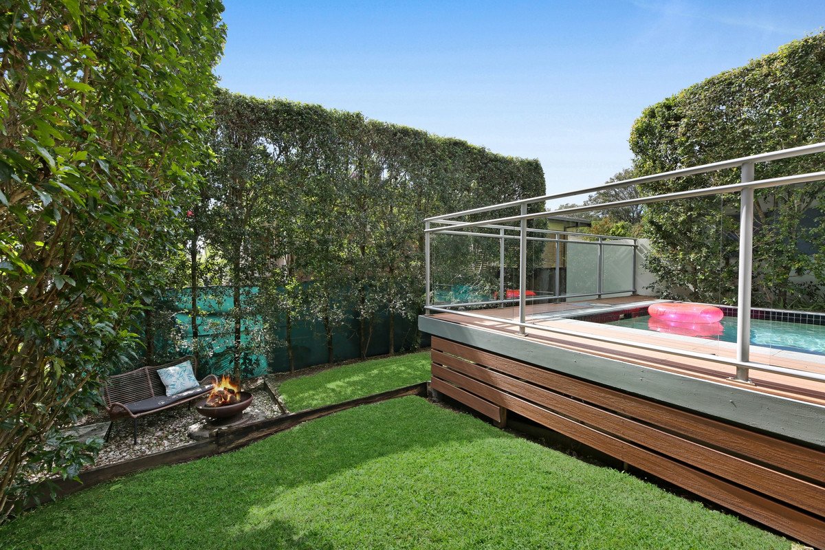 9 Hill Avenue BURLEIGH HEADS 24