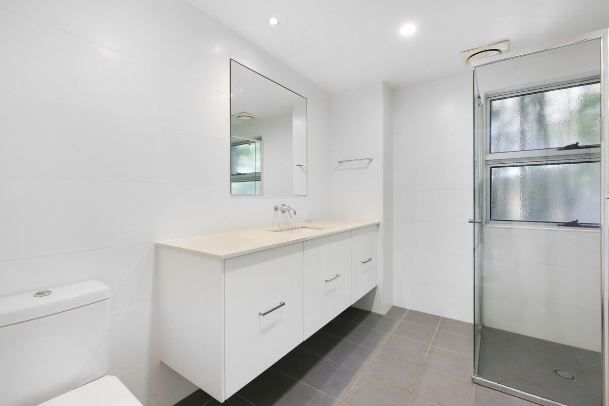 9 Hill Avenue BURLEIGH HEADS 29