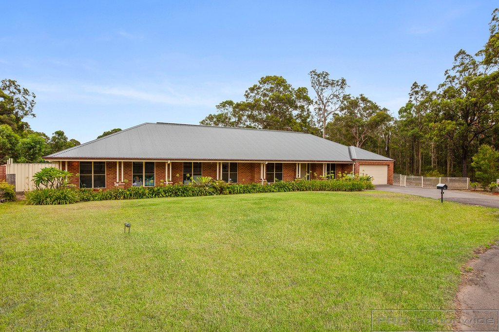 9 Honeyeater Place THORNTON 1
