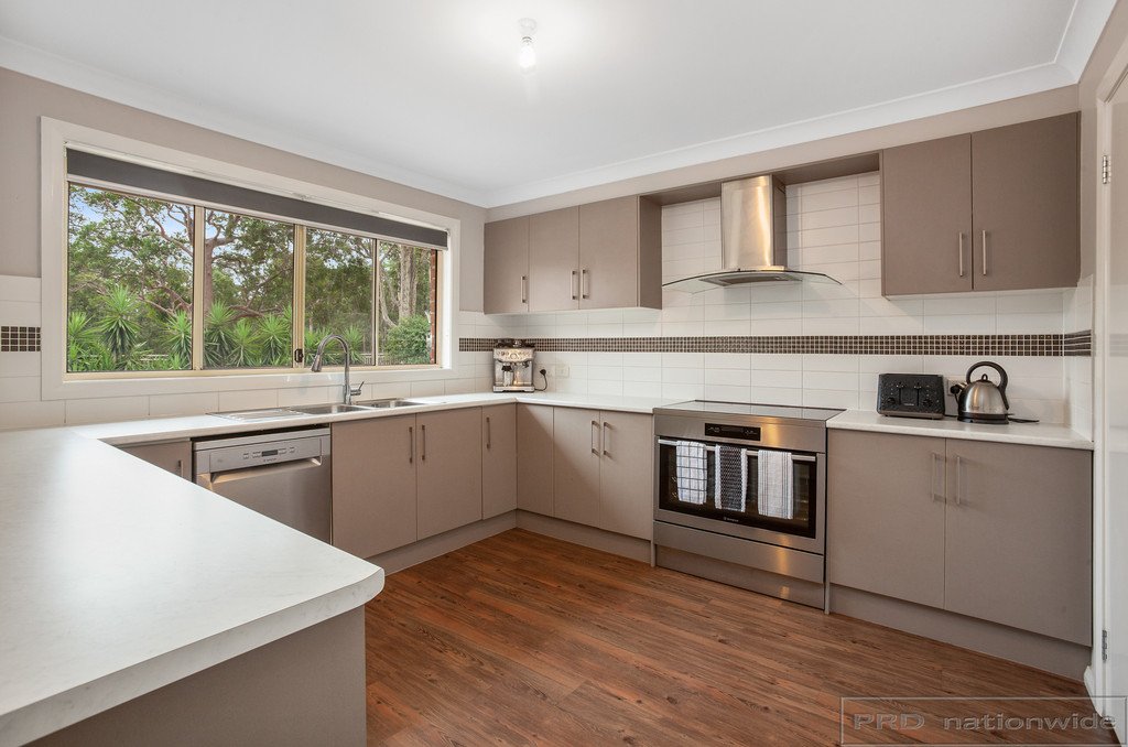 9 Honeyeater Place THORNTON 8
