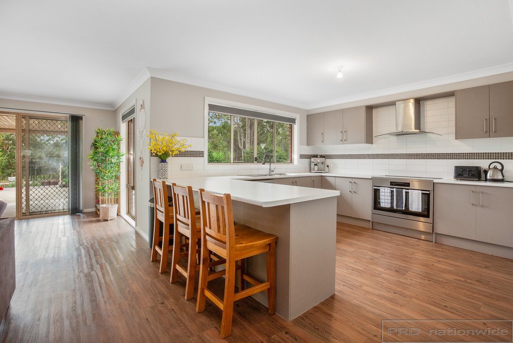 9 Honeyeater Place THORNTON 10