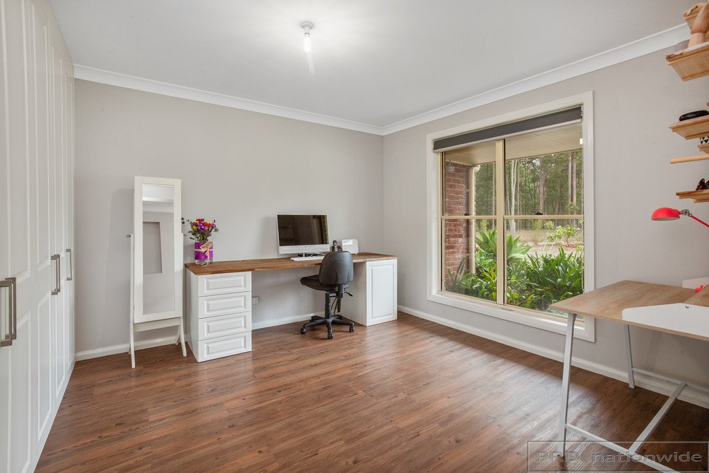 9 Honeyeater Place THORNTON 11