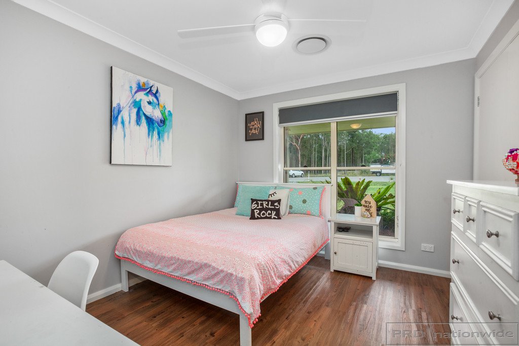 9 Honeyeater Place THORNTON 20