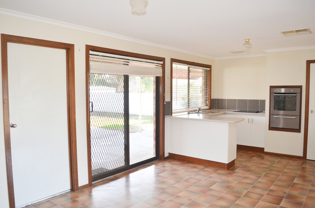 9 Incarnie Crescent WAGGA WAGGA 4