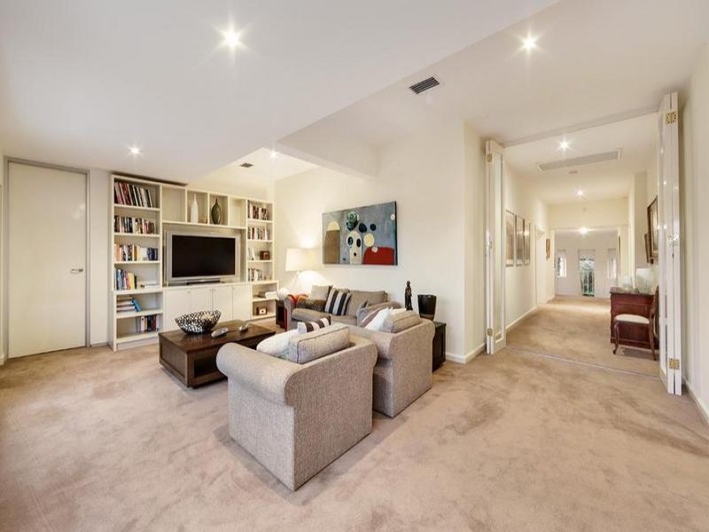 Real Estate and Property in 9 Iona Avenue, Toorak, VIC