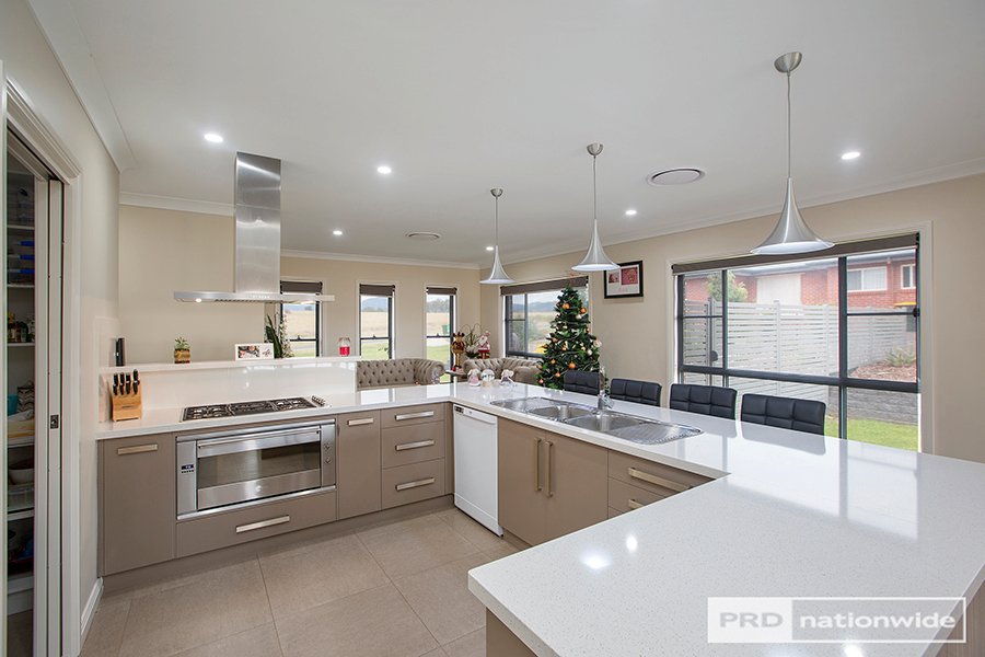 9 Jarrah Road TAMWORTH 18