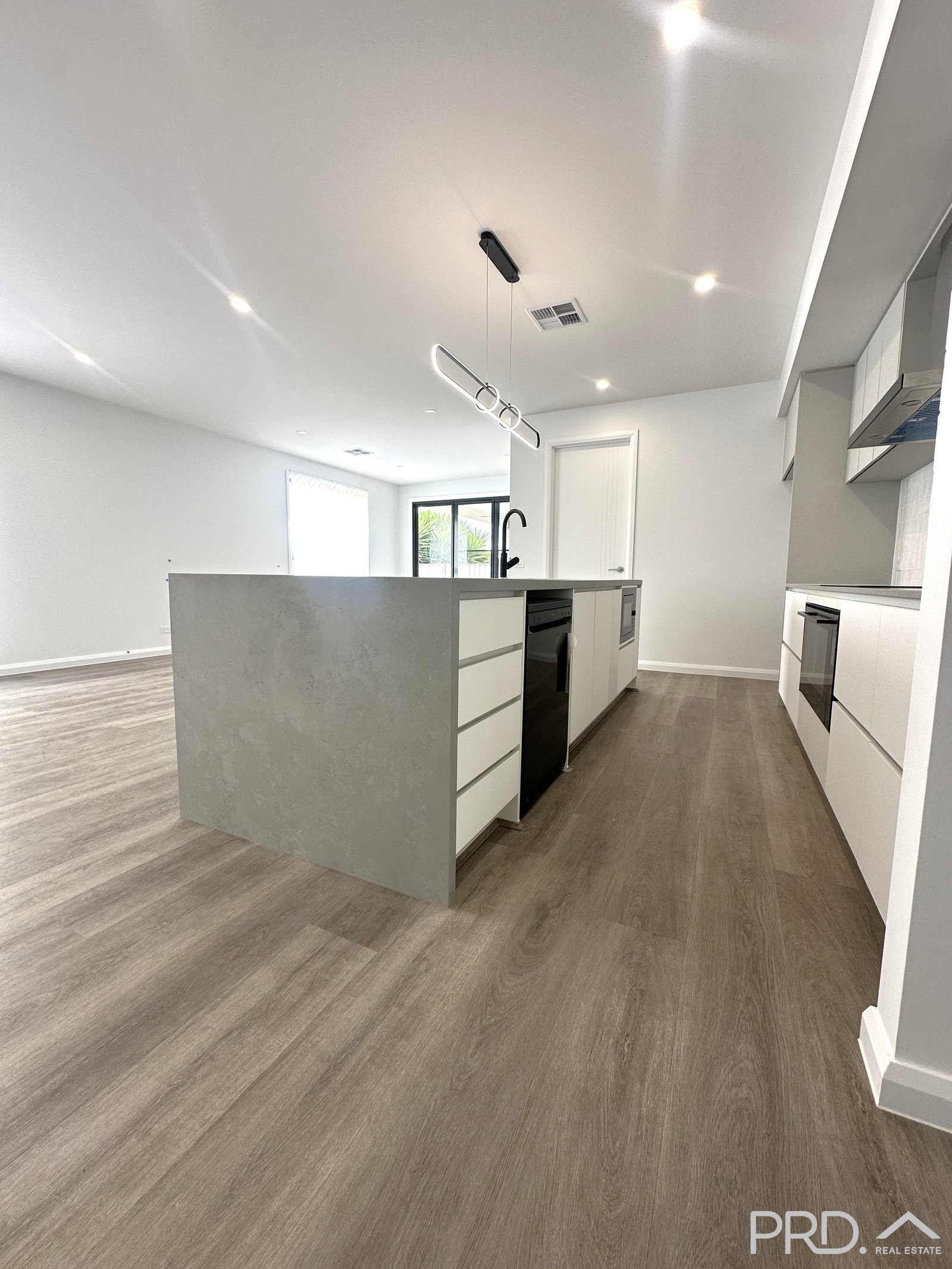 9 Karingal Court IRYMPLE 4