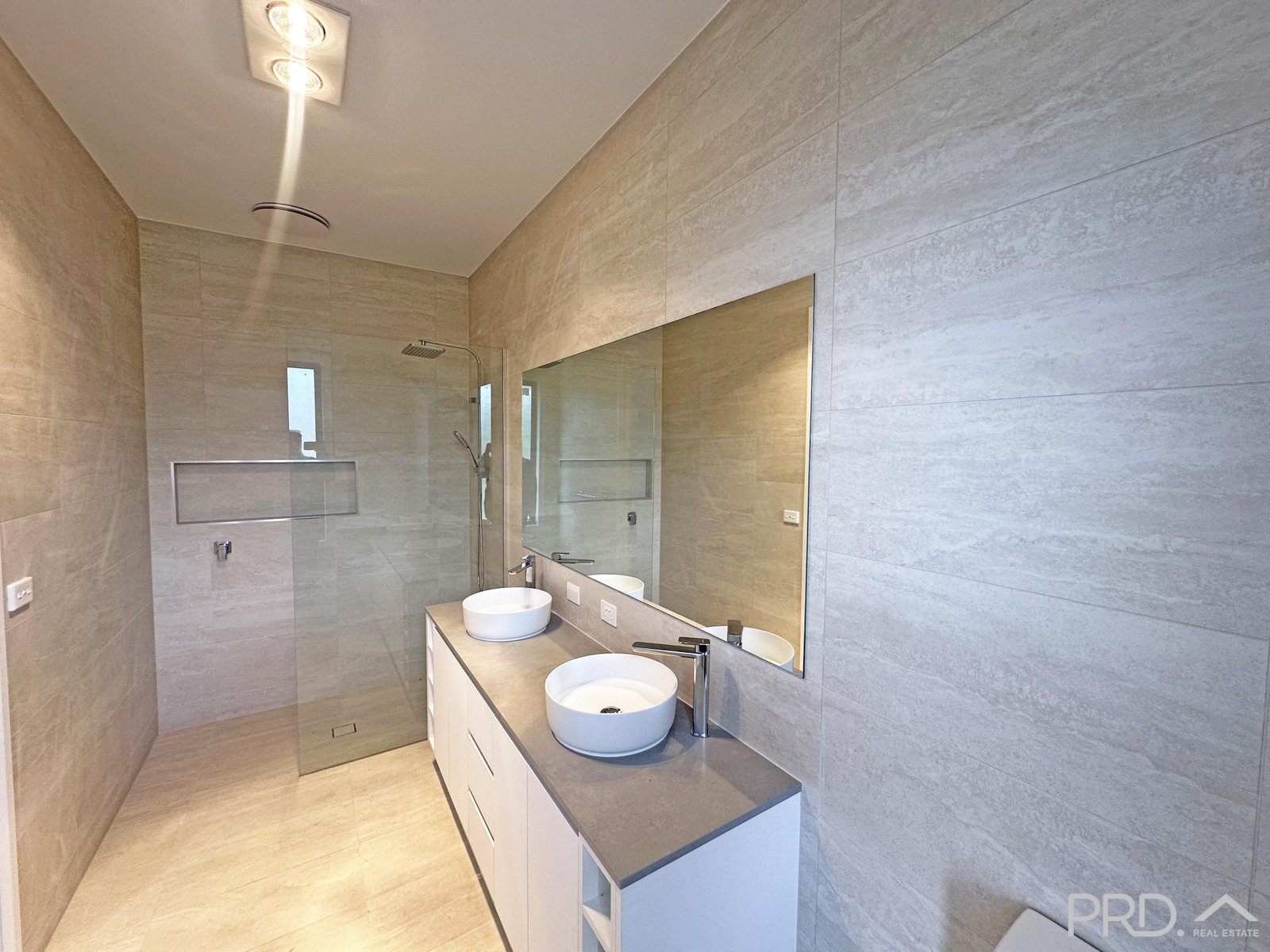 9 Karingal Court IRYMPLE 11