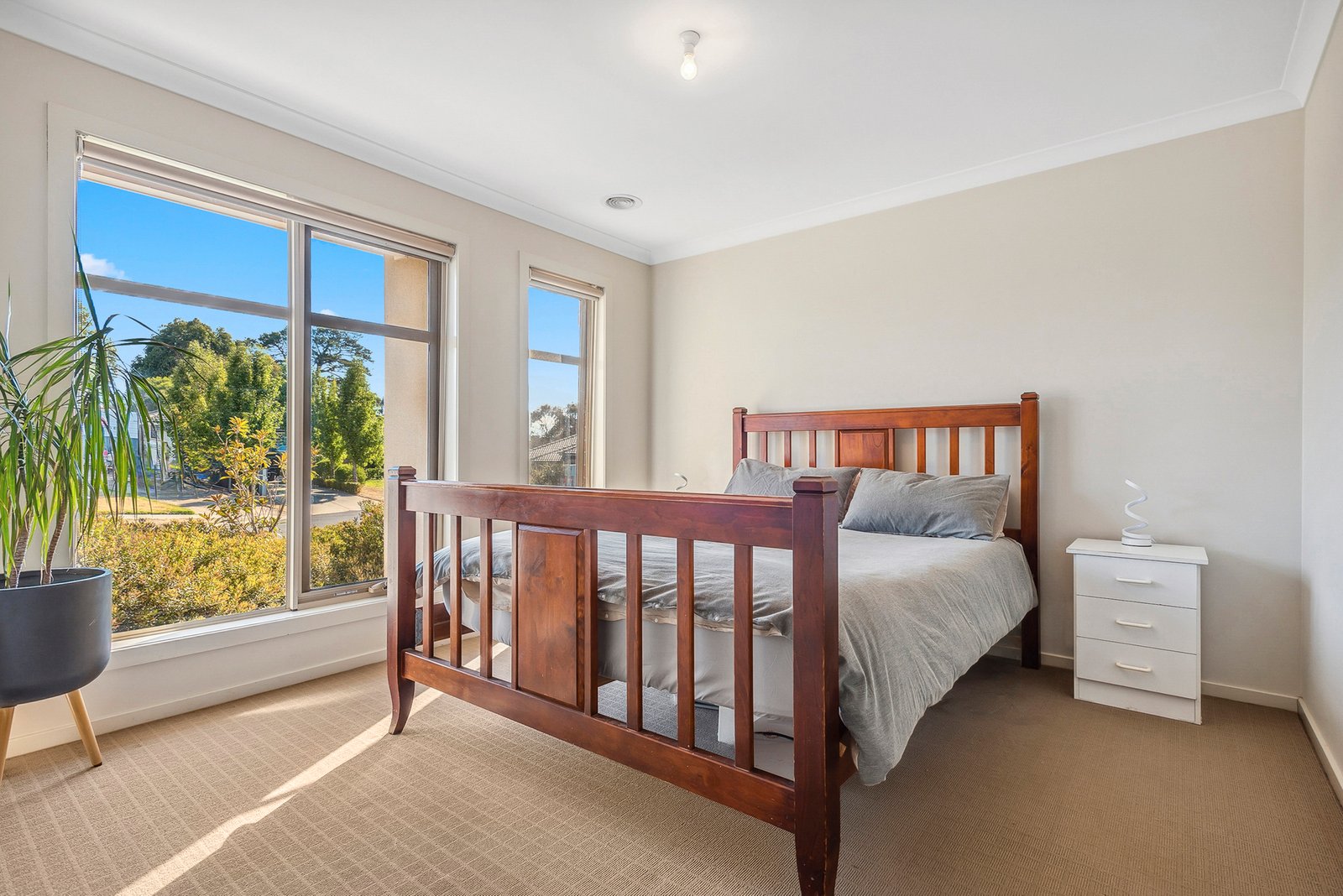 Real Estate and Property in 9 Kelly Close, Kyneton, VIC