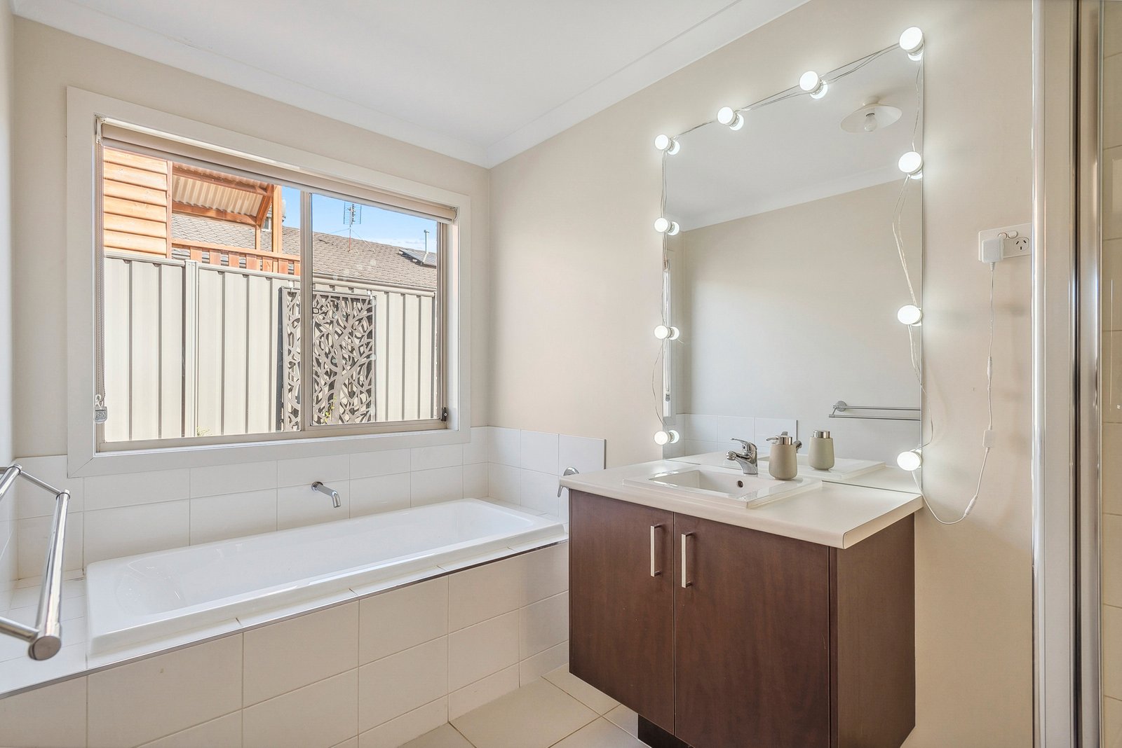 Real Estate and Property in 9 Kelly Close, Kyneton, VIC