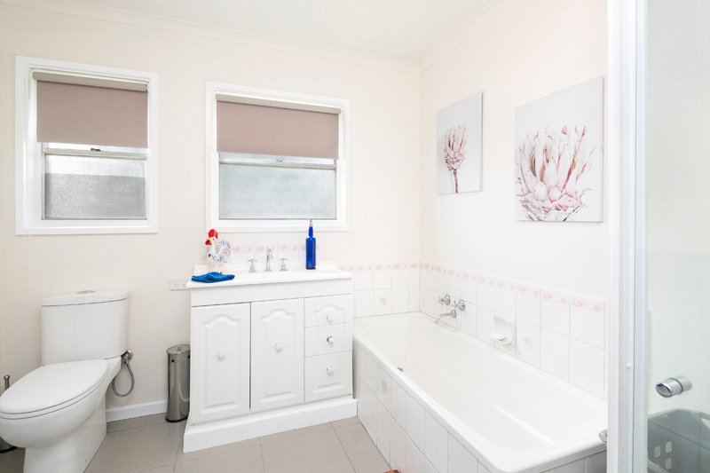 9 Lawanna Court DELACOMBE 8