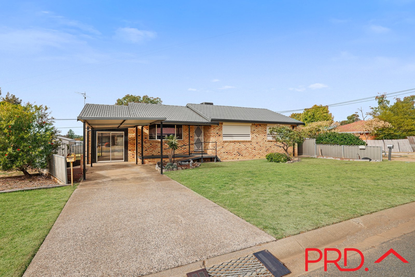 9 Lawson Place TAMWORTH 2