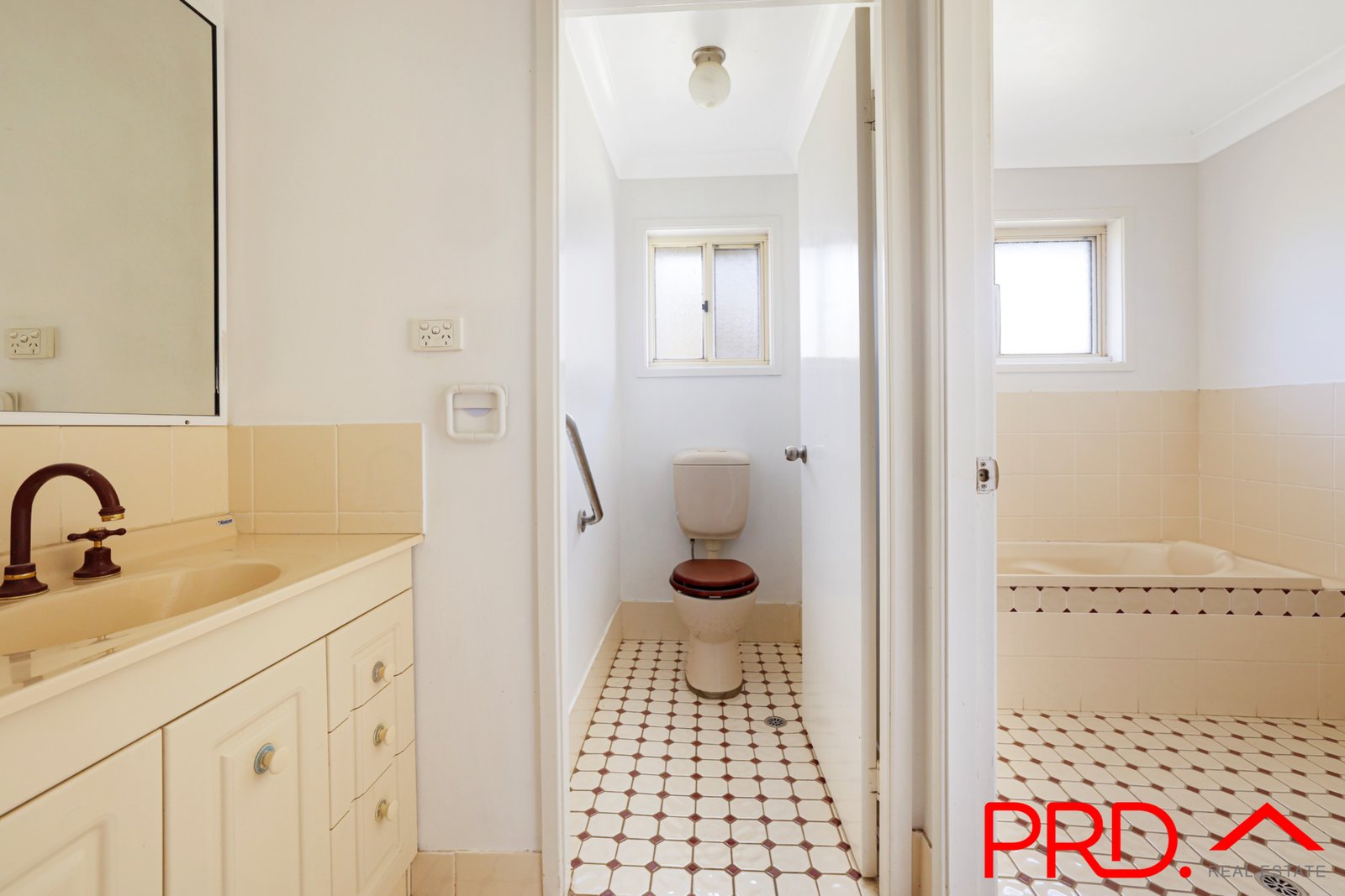 9 Lawson Place TAMWORTH 9