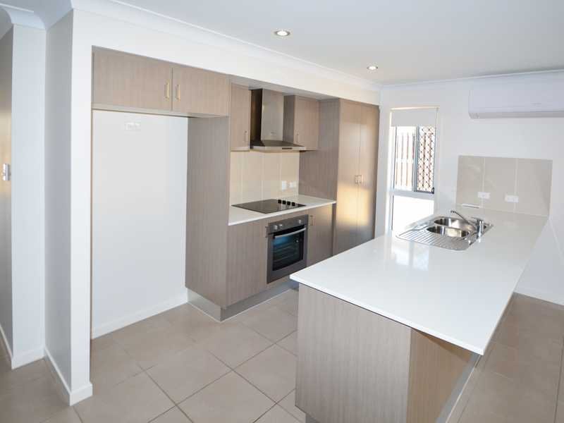 9 Lenthall Street BOYNE ISLAND 4