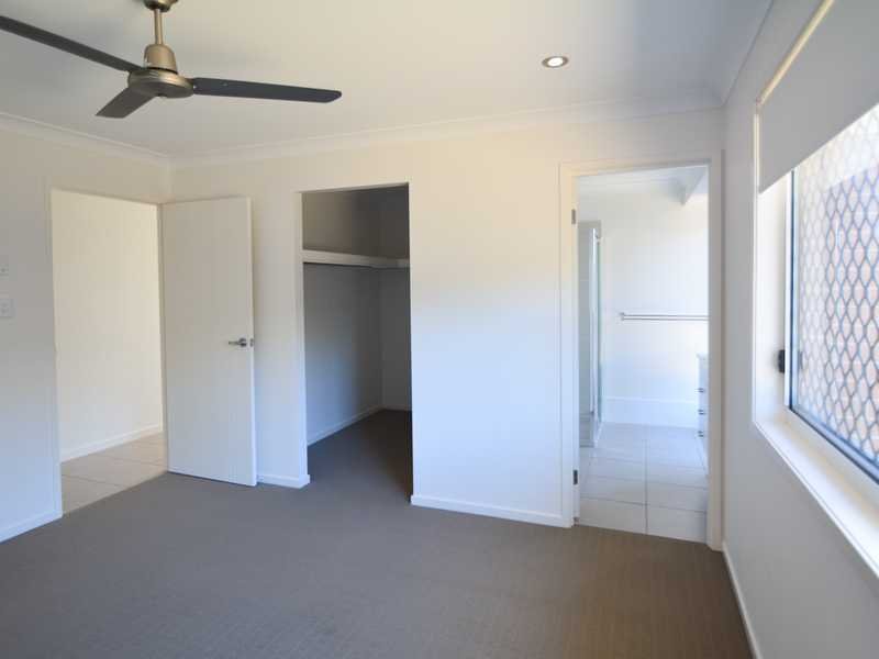 9 Lenthall Street BOYNE ISLAND 5