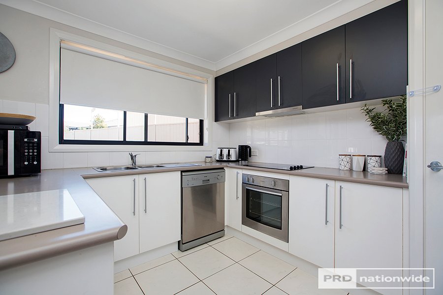9 Lilly Pilly Court TAMWORTH 8