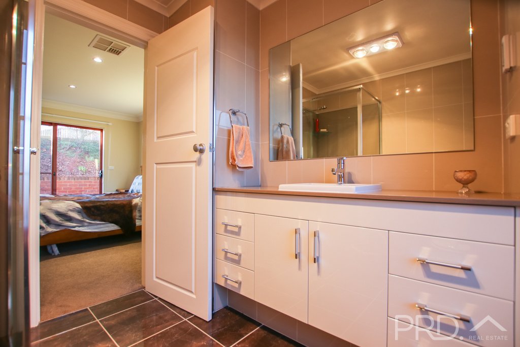 9 Lindbeck Avenue TUMUT 19