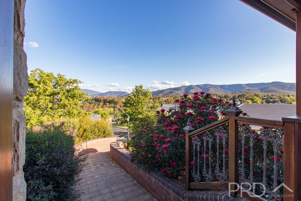 9 Lindbeck Avenue TUMUT 27