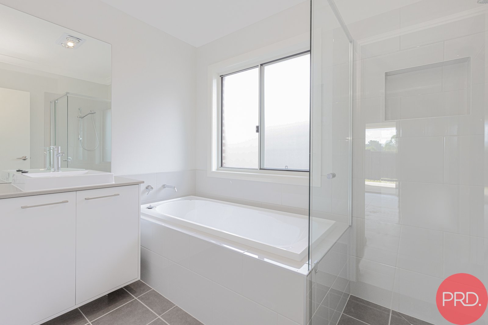 9 Loquat Street LOCHINVAR 2