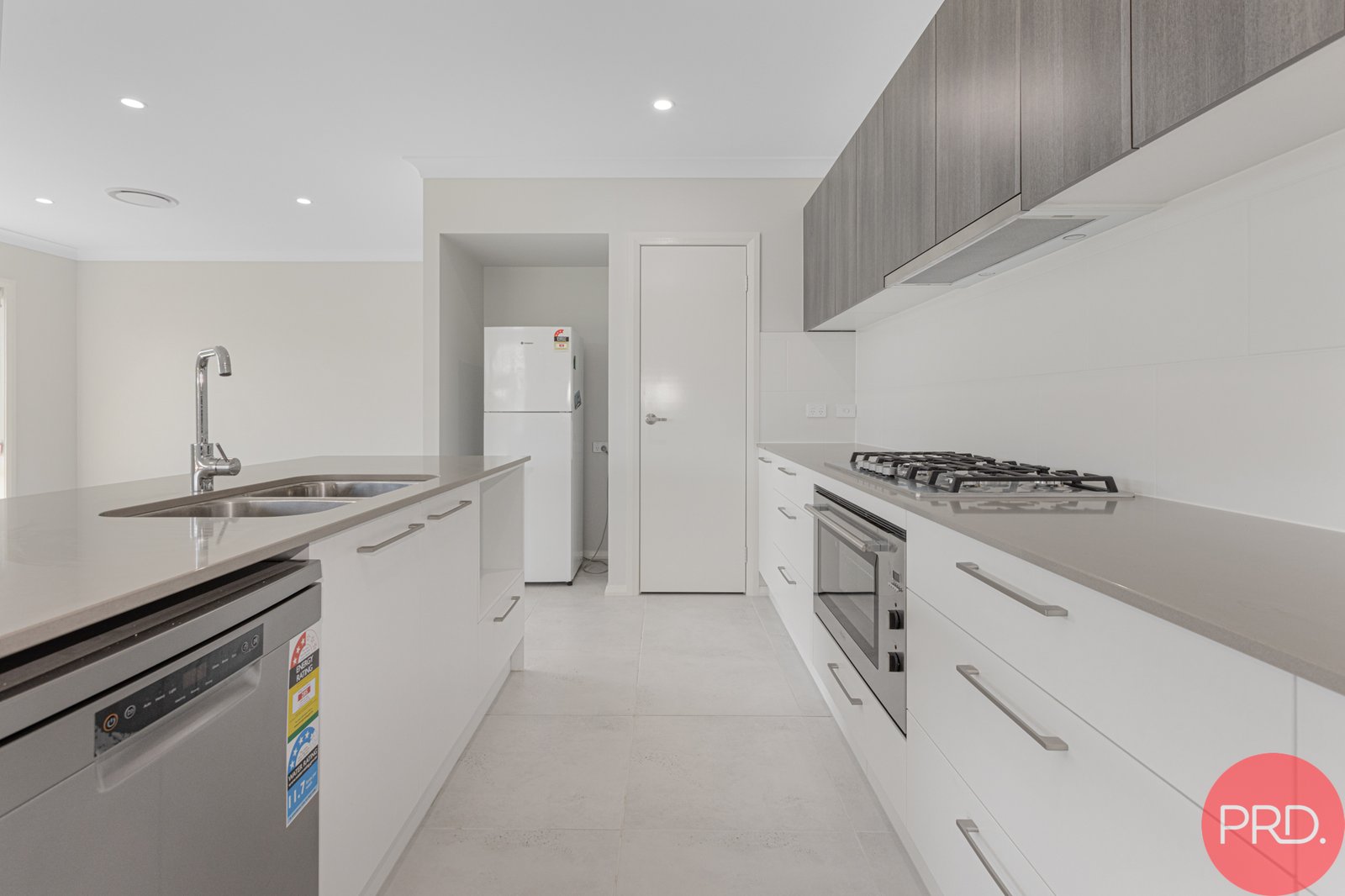 9 Loquat Street LOCHINVAR 3