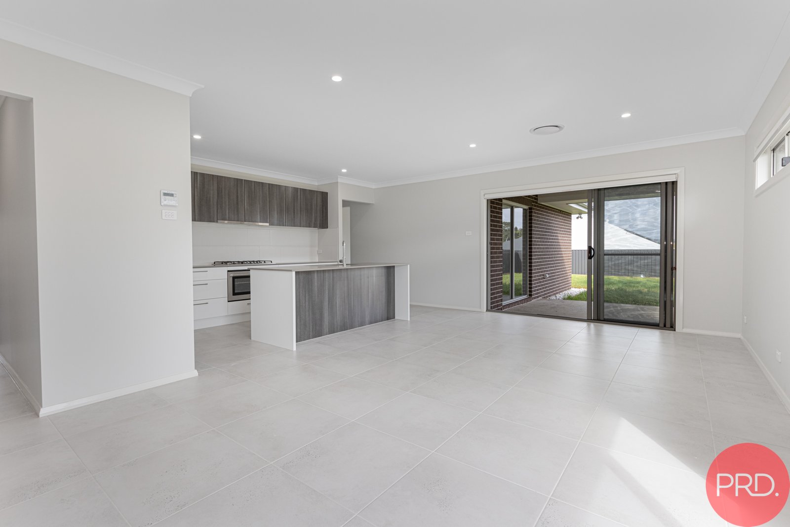 9 Loquat Street LOCHINVAR 8