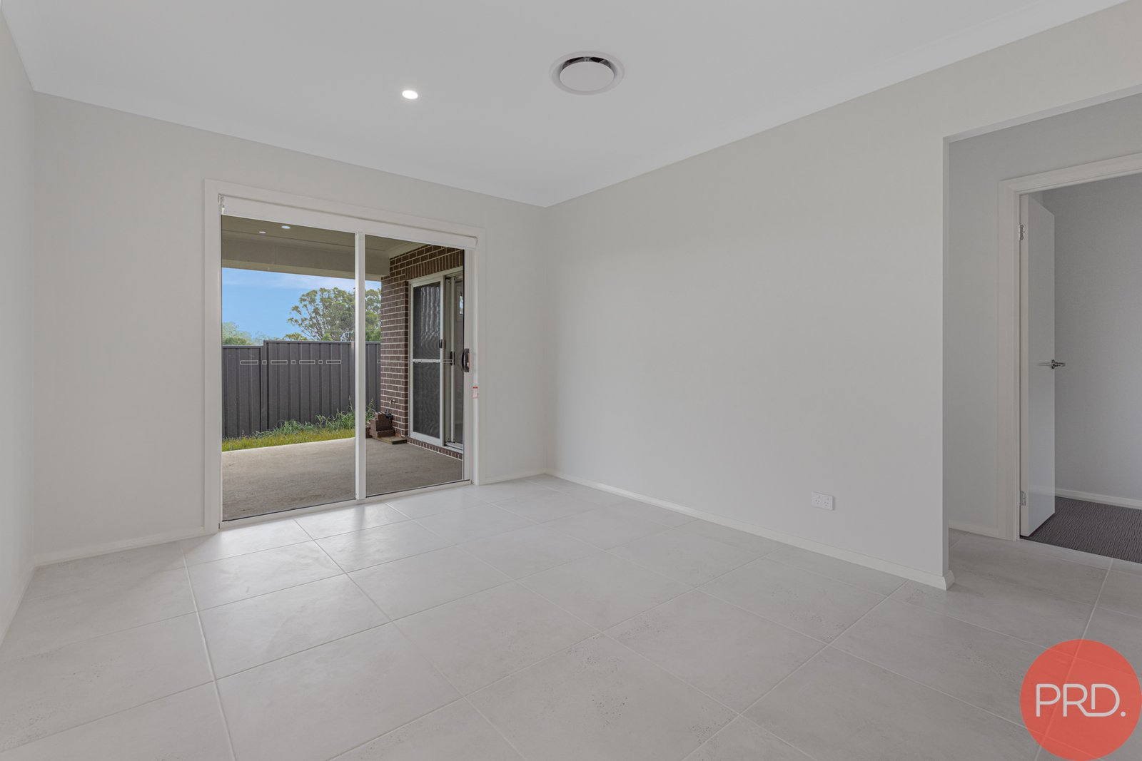 9 Loquat Street LOCHINVAR 4